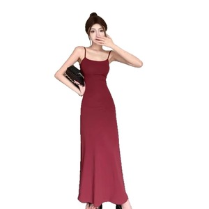 Nouvelle Robe Longue Décontractée Noire Sexy et Amincissante pour Femme, Style Tendance d'Été, Col Halter et Épaules Dénudées, Unie et Respirante - Product Image 2