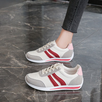 Nouvelles baskets décontractées légères à lacets pour le printemps 2025, chaussures de course à semelle souple, polyvalentes, plates et antidérapantes pour étudiantes