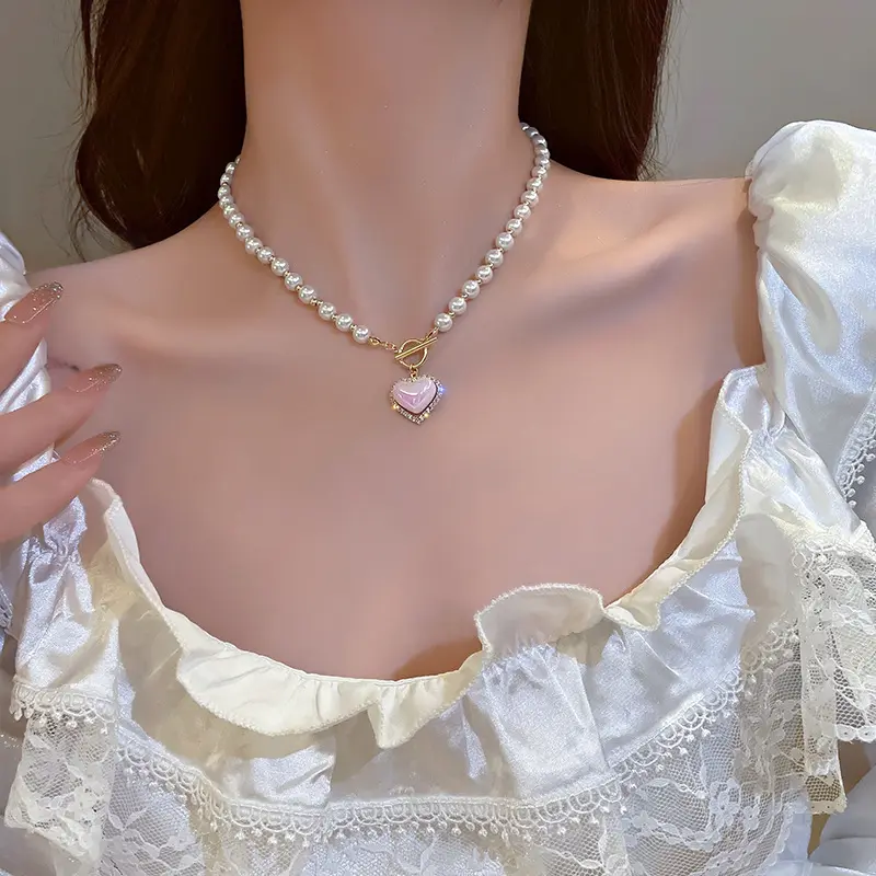 2024 piccola catena della clavicola di senso di Design con collana di perle di lusso leggero con girocollo