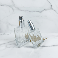 Flacons de parfum de luxe personnalisables en verre carré, capacité de 50 ml, design rechargeable avec bouchon compte-gouttes et givrage sérigraphié