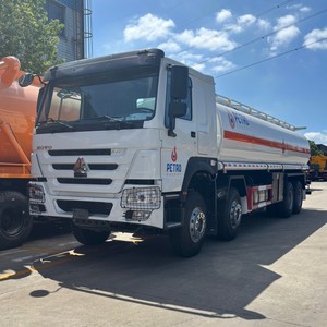 รถบรรทุกน้ำมัน HOWO 8x4 ขนาด 30000 ลิตร แบบหลายช่องเก็บน้ำมันดีเซล พร้อมหัวจ่าย - Product Image 4