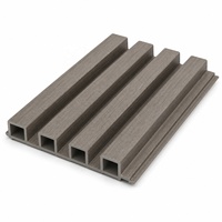Panneau mural rainuré WPC WYRAX en bois gris pour décoration murale intérieure de bureau moderne