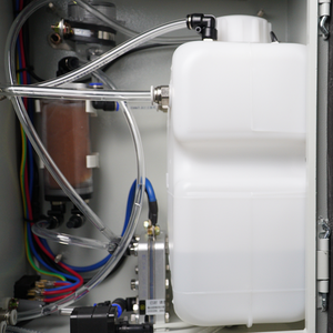 Le système d'électrolyseurs PEM SENZA ALL in One utilise uniquement de l'eau pure et de l'eau distillée - Product Image 2