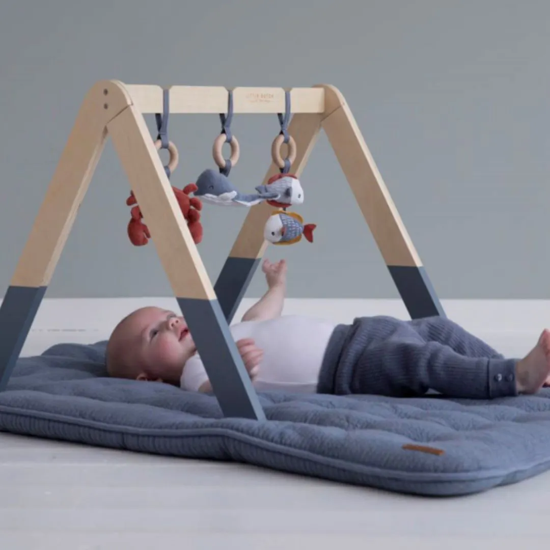 2024 nuevo diseño de madera hecho a mano Baby Play Gym con 5 juguetes colgantes