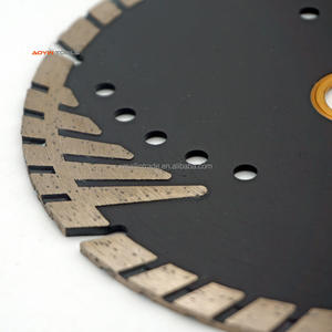 <span class=keywords><strong>Lame</strong></span> de <span class=keywords><strong>scie</strong></span> turbo diamantée de 6 pouces 150mm à séchage humide en gros avec segment latéral d'aile triangulaire pour la coupe profonde dans la pierre de marbre de granit - Product Image 2
