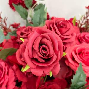 การจัดงานแต่งงาน โต๊ะงานแต่งงาน ดอกกุหลาบแดงประดิษฐ์ประดับกลางโต๊ะ ลูกบอลดอกกุหลาบแดง - Product Image 5