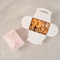 Boîtes à cadeaux pour fêtes, boîtes cadeaux attrayantes avec poignée, design rayé, boîtes en papier rose et blanc pour fêtes