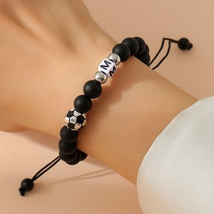 Pulsera Ajustable con Letras del Alfabeto, Diseño de Balón de Fútbol Esmerilado, Magnética, para Parejas, con Perlas, Regalo Ideal para Hombres y Mujeres - Product Image 4