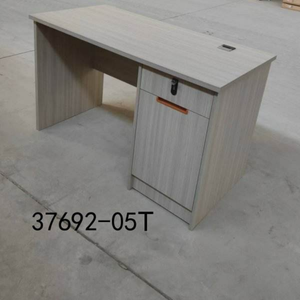 Mesa de oficina moderna y sencilla de madera para estación de trabajo de oficinistas y uso en mobiliario de oficina - Product Image 2