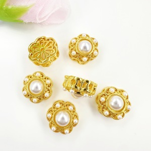 Cuentas espaciadoras de perlas de imitación chapadas en oro de 18 quilates, accesorios de joyería DIY para la fabricación de pulseras y collares, venta al por mayor - Product Image 3