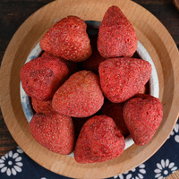 Zoete Gevriesdroogde Hele Aardbeien Rauwe Yoghurt Fruit Snacks Met Gebakken Sneeuw Knapperige Smaak Gedroogde Vruchten Productcategorie