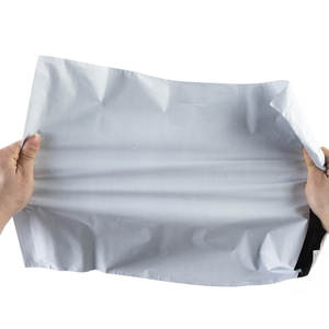 Boîte postale en polyéthylène écologique imperméable avec logo personnalisé imprimé, <span class=keywords><strong>emballage</strong></span> pour vêtements avec plusieurs sacs d'expédition - Product Image 1