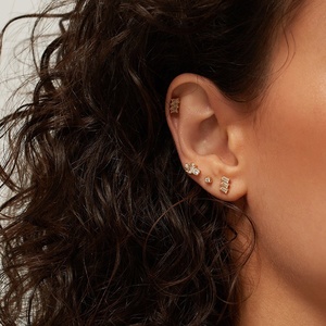 2025 moda nueva Alta Calidad delicado elegante perfecto y atemporal uso diario baguette diamantes Mini pendientes Huggie - Product Image 4