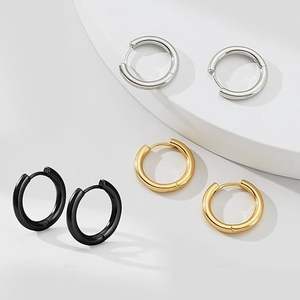 卸売 G23 チタン製 フレキシブルでおしゃれなピアスジュエリー ミニマリスト 2mm フープイヤリング ラウンドハギー軟骨フープイヤリング - Product Image 2