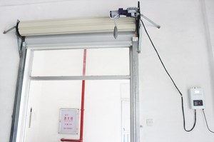 محرك حديث أوتوماتيكي للستائر المعدنية لأبواب الكراجات والفيلات والفنادق وآلة تشغيل وفتح الأبواب المنزلقة - Product Image 3