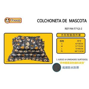 Set di Quattro Tappetini per Cani con Fondo Antiscivolo Quadrato e Motivo, Eleganti Lettini per Animali Domestici - Product Image 1