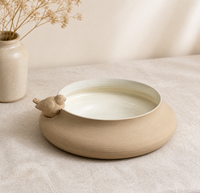 Bol décoratif en céramique motif oiseau, beige sable texturé, avec intérieur émaillé blanc, pour centre de table