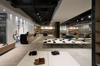 Guangzhou-ZX : Équipements et mobilier de luxe pour magasins de chaussures, éclairage LED personnalisable pour étagères de présentation, aménagement de magasins et conception de boutiques