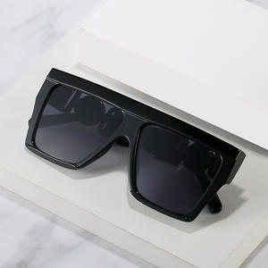 Jiuling Eyewear <span class=keywords><strong>2022</strong></span> Luxury Ins Style Big Frame Oversized UV400 Large Women Fashion Street Gafas <span class=keywords><strong>De</strong></span> Sol - Product Image 3