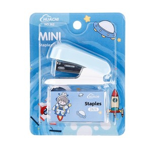 Mini <span class=keywords><strong>Engrapadora</strong></span> Manual de Plástico con Diseño de Dibujos Animados, Capacidad para 20-25 Hojas - Product Image 1
