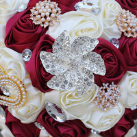 Bouquets de Mariée en Soie Artificielle de Luxe avec Ruban de Satin et Cristaux pour Mariées et Demoiselles d'Honneur – Fleurs à Tenir à la Main pour Mariage