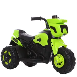 畅销三轮儿童电动摩托车，带报警灯骑在汽车玩具上