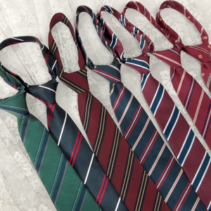 Dasi Poliester Ikat Tangan Gaya Korea Warna Coklat Bergaris Hijau Merah untuk Seragam Sekolah JK Aksesori Gaya Preppy Grosir Pria Wanita - Product Image 1