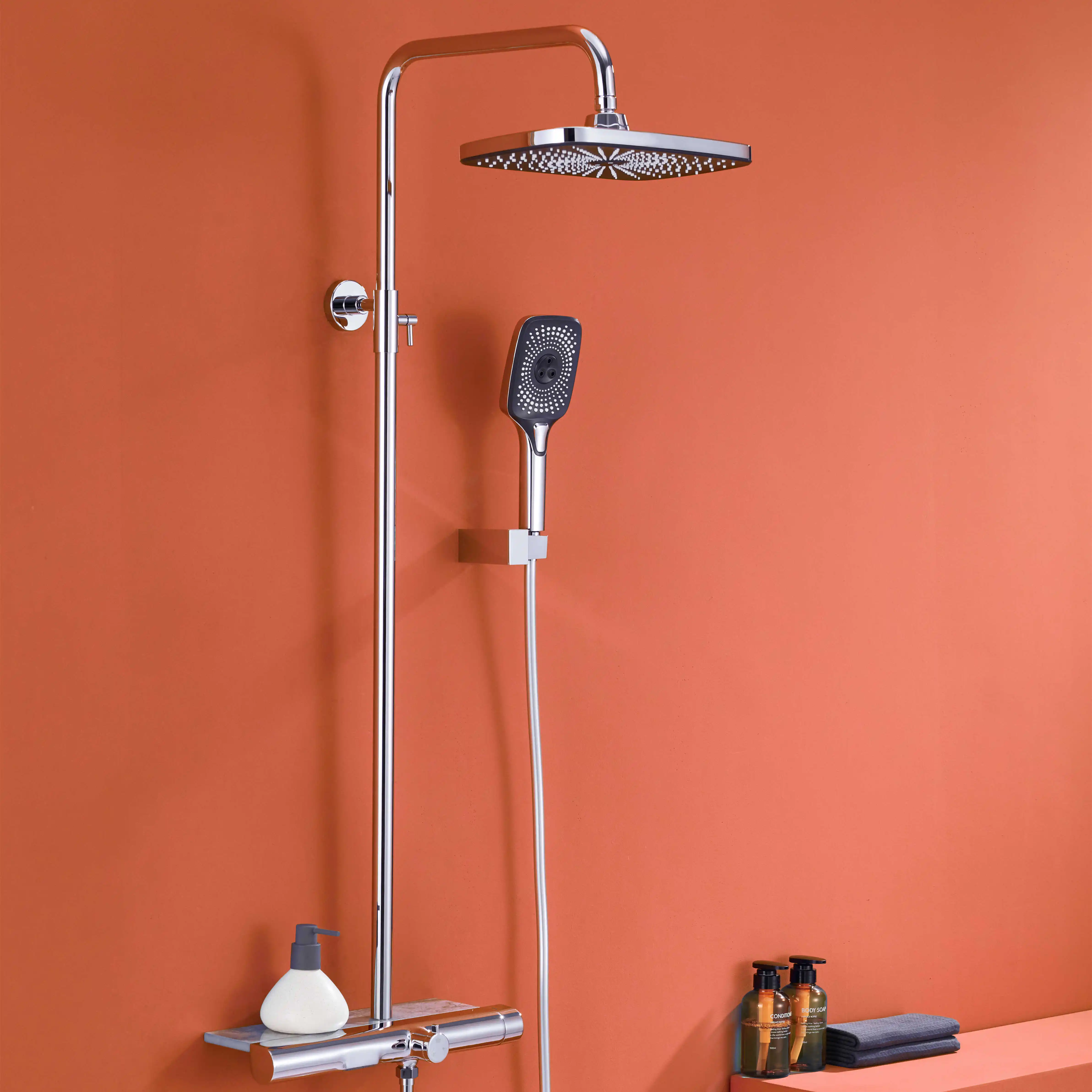 モダンなスタイルの高級真鍮壁掛け式レインシャワーセットバスルームシャワー
