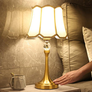 Lampe de table en cristal de style européen, luxe léger avec télécommande, design simple et chaleureux pour salon, chambre à coucher, hôtel, capteur tactile - Product Image 1