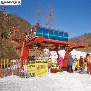 Teleférico telesilla con dos asientos para dos personas, una silla en la estación de esquí - Product Image 3