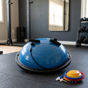 Ballon d'équilibre BOSU de qualité professionnelle bleu avec poignées et pompe pour usage domestique. - Product Image 3