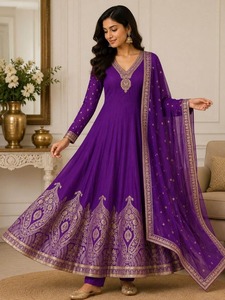 Robe Anarkali longue en soie romaine écologique avec pantalon en Chanderi et ensemble dupatta en Georgette de renard doux brodé de sequins - Product Image 1