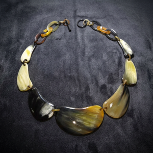 Collar Unisex Clásico Hecho a Mano con Cuerno de Búfalo y Cadenas Modernas para Aniversario - Product Image 2