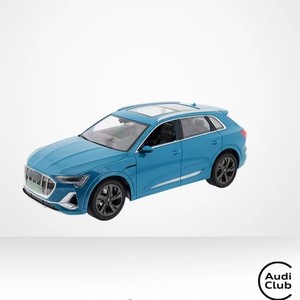 عرض خاص باللون الأزرق لسيارة أودي E-tron بالتحكم عن بعد لعبة صب رائعة من المعدن وبولي فينيل كلوريد للأطفال ألعاب صب بجهاز تحكم عن بعد هدية مجموعة سيارات - Product Image 5