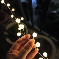 Lampe de décoration de Noël à LED alimentée par batterie Boule de nuit blanche pour balcon et maison en plastique