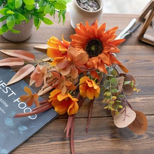 Ramo de Girasoles Artificiales Goddess Luo, Tejido de Plástico, Decoración para el Hogar y Bodas CF01380 - Product Image 1