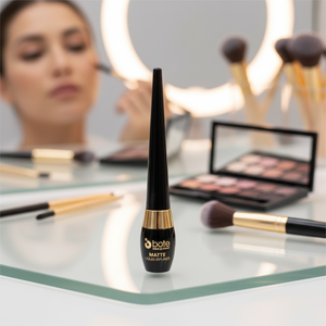 Delineador Líquido Mate para una Experiencia de Maquillaje Mejorada - Product Image 3