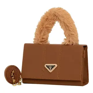 Sac messager Fana Sophia en cuir véritable camel, taille XL, avec décoration chaîne, sac bandoulière pour femme - Product Image 3