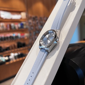 Reloj mecánico sofisticado con marcadores de barra clásicos, cristal resistente a los arañazos, correa cómoda, adecuado para uso diario. - Product Image 1