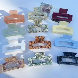 مشابك شعر كبيرة الحجم بتصميم عصري وألوان صلبة من الأسيتات مع شعار، إكسسوار أنيق للاستخدام اليومي - Product Image 2