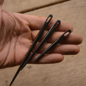 Nouvelle aiguille à broder rustique et écologique en corne de buffle, faite à la main, à pointe, pour fil de laine, durable, pour la couture et le tufting - Product Image 1