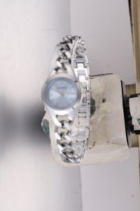 Montre-bracelet en alliage de quartz durable de qualité supérieure avec fermoir en cuivre et résistance à l'eau 3ATM - Product Image 6