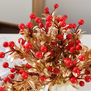 Composizione floreale artificiale piccolo vaso di plastica foglia oro frutta rossa fatto a mano rosa moderna tavolo da pranzo decorazioni natalizie - Product Image 4