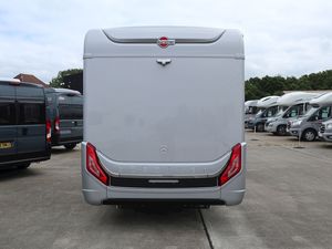 LA MEJOR OFERTA Autocaravana de Lujo BURSTNER ELEGANCE 910 G RHD Usada a Bajo Precio Sin Opiniones Todavía - Product Image 2