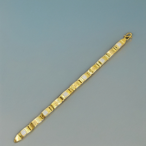 สร้อยข้อมือออกแบบพรีเมี่ยมสีทอง22K พร้อมพื้นผิวขัดเงาเครื่องประดับทำมือมีสไตล์สำหรับสวมใส่ในชีวิตประจำวันและงานปาร์ตี้ - Product Image 3