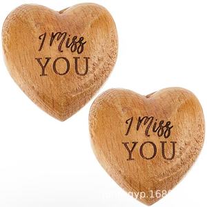 Ornement en bois en forme de cœur, petit, gravé, pour la Saint-Valentin, décoration de la maison - Product Image 3