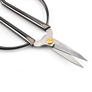 กรรไกรสแตนเลสแบบย้อนยุค ปลายตรง ใช้ในบ้าน ด้ามจับสีกันเมทัล เครื่องมือตัดเย็บปักถักร้อย - Product Image 4