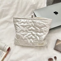 Tas Clutch Berbentuk Hati Berlapis Bahan PU Gaya Korea dengan Ritsleting, Ultra-ringan, Dapat Dilipat, Dompet Kosmetik dan Perawatan Kulit