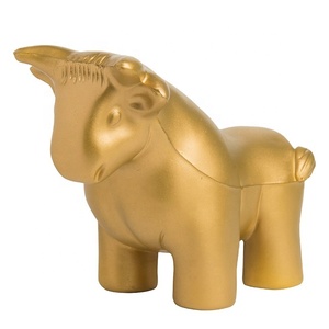 Pelota de Ejercicio con Forma de Toro Dorado de PU de Alta Calidad a Precio de Fábrica, Juguetes Blandos para Aliviar el Estrés en Niños, Espuma con Logotipo Personalizable para Promociones - Product Image 1