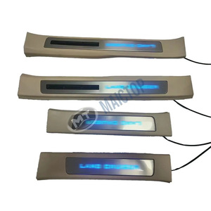 Estribos laterales interiores, pedales de bienvenida e iluminados, compatibles con Toyota Land Cruiser LC300 2022-2023. - Product Image 3